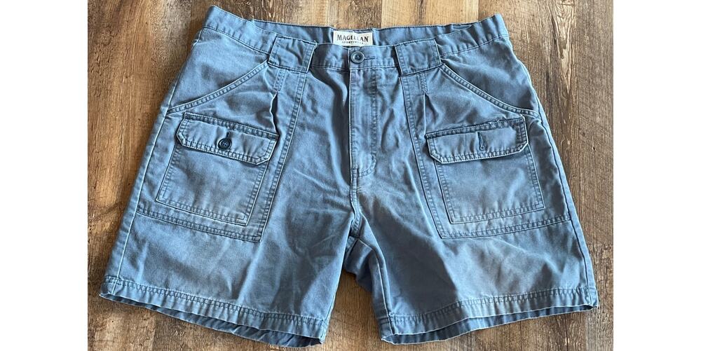 Magellan Sportswear men's blue gray cargo shorts size 38 , 100% Cotton